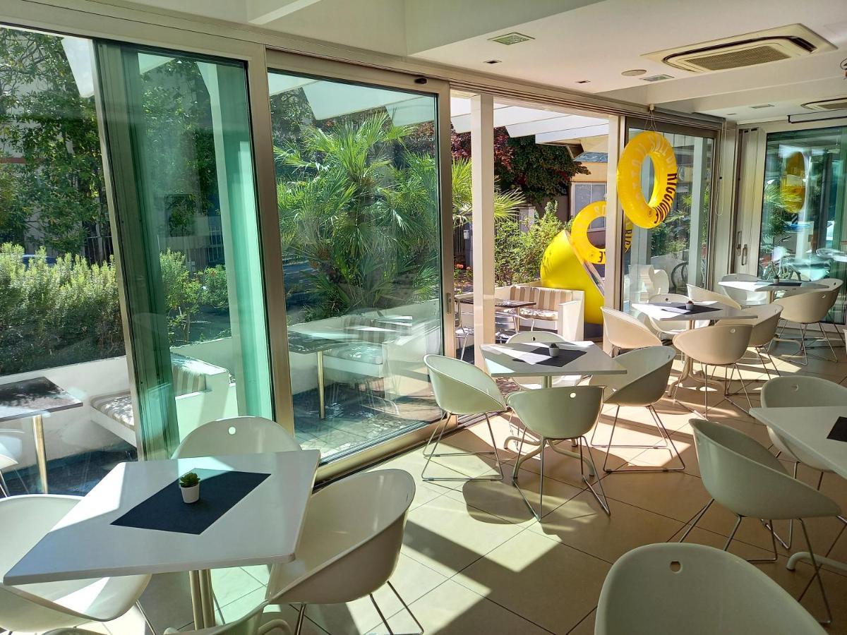 Hotel Gambrinus Riccione Exterior foto