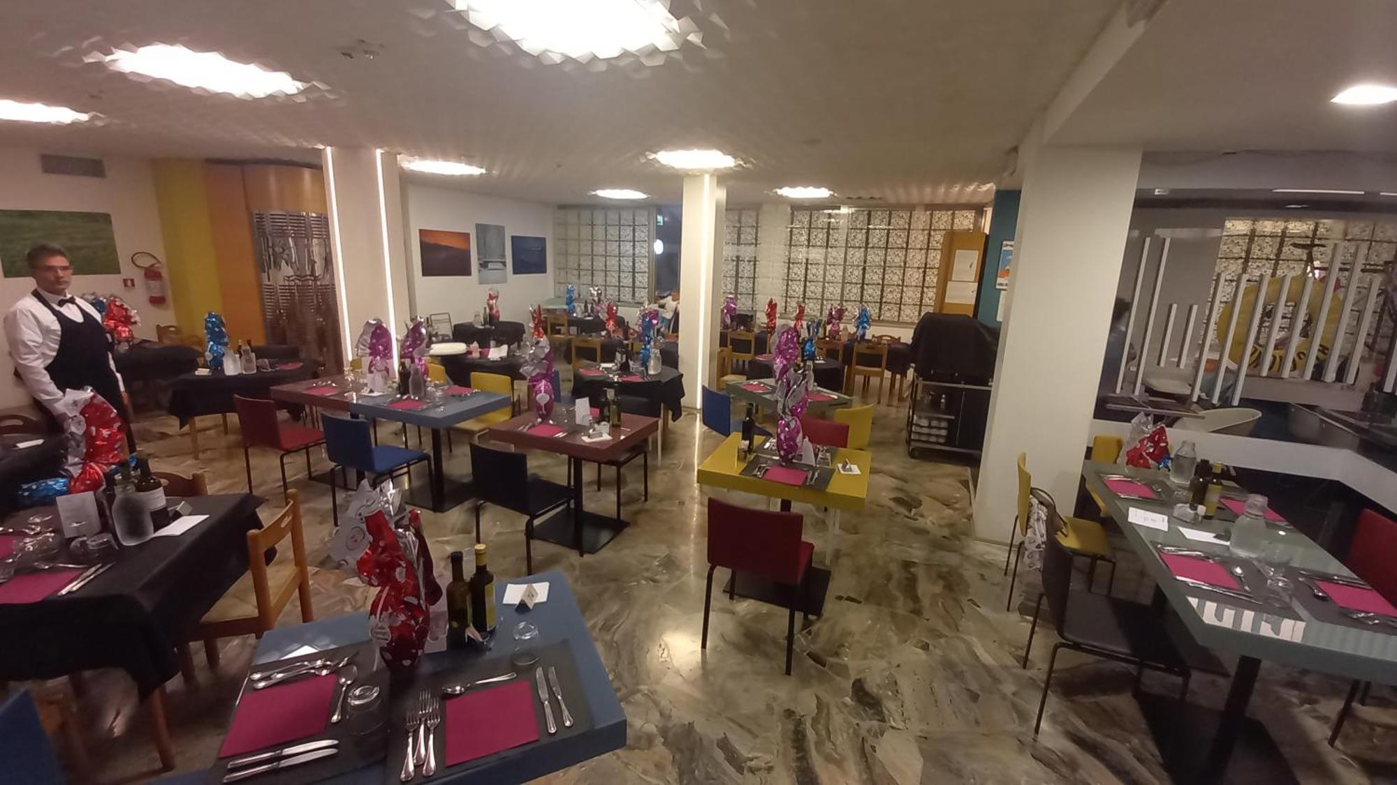 Hotel Gambrinus Riccione Exterior foto