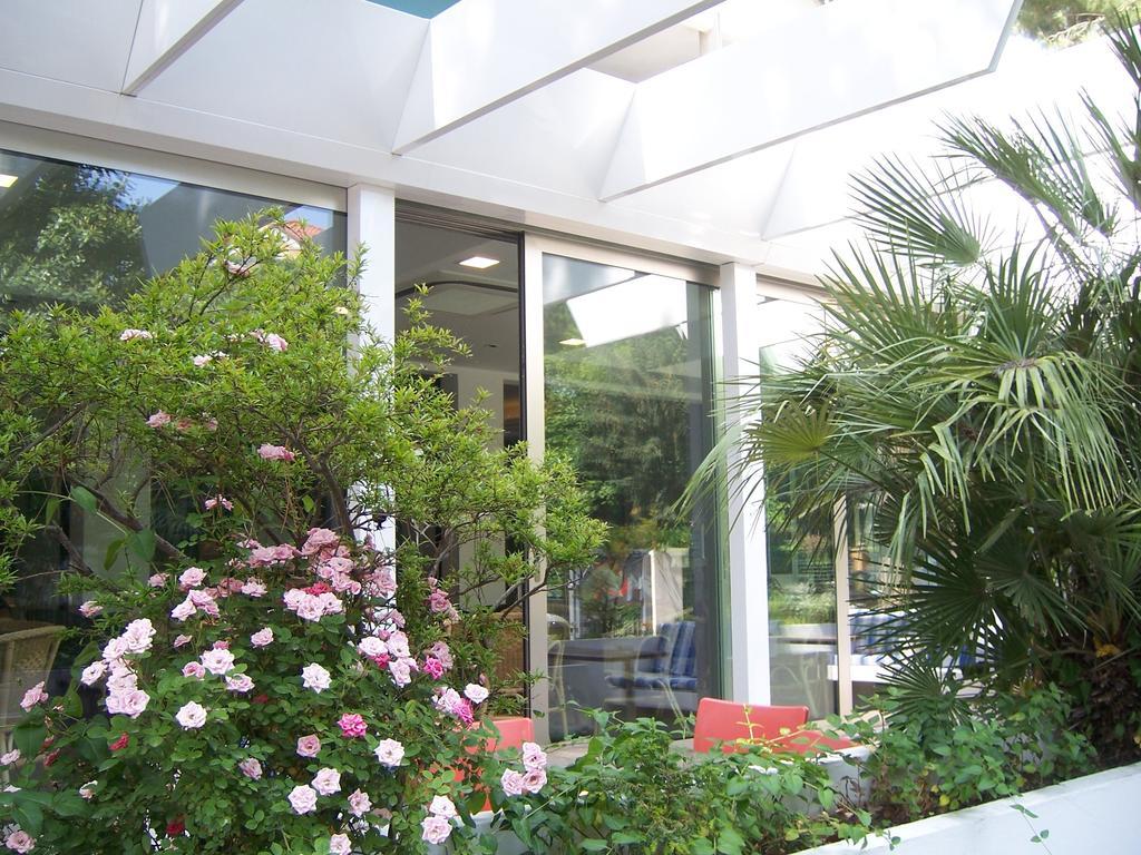 Hotel Gambrinus Riccione Exterior foto